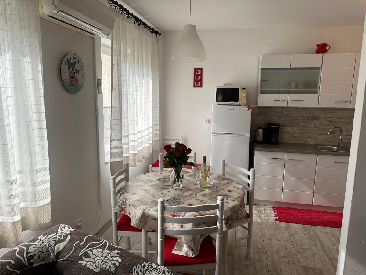 Apartment Mia โปเรช ภายนอก รูปภาพ