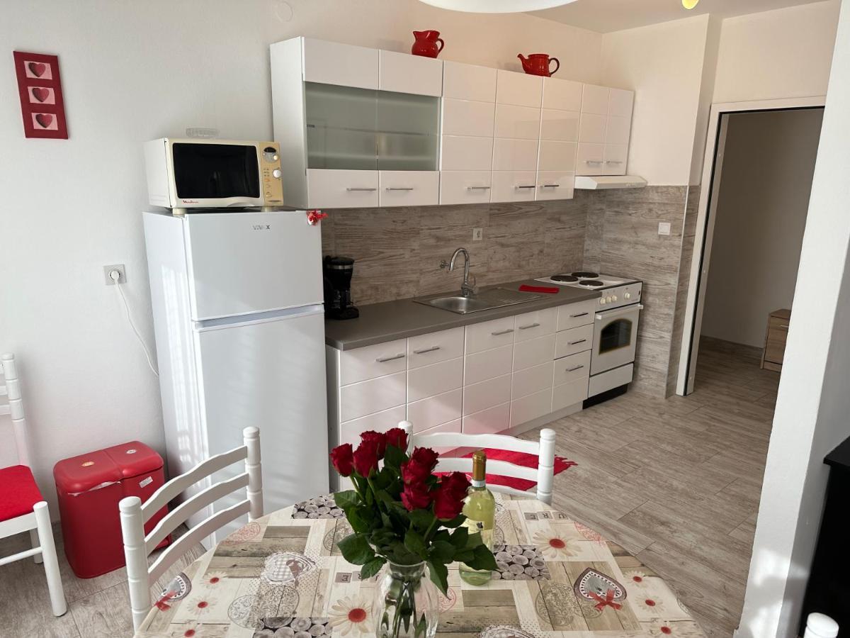 Apartment Mia โปเรช ภายนอก รูปภาพ