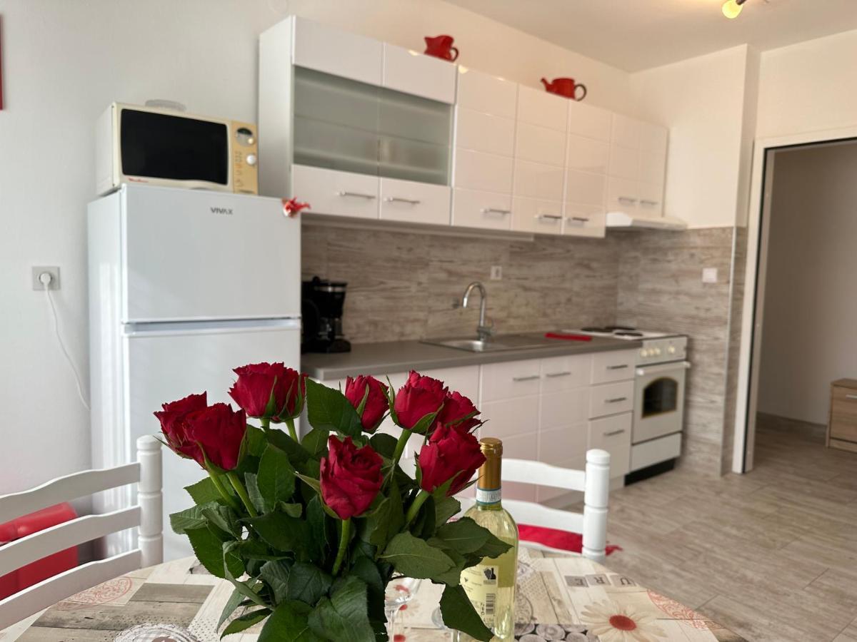 Apartment Mia โปเรช ภายนอก รูปภาพ